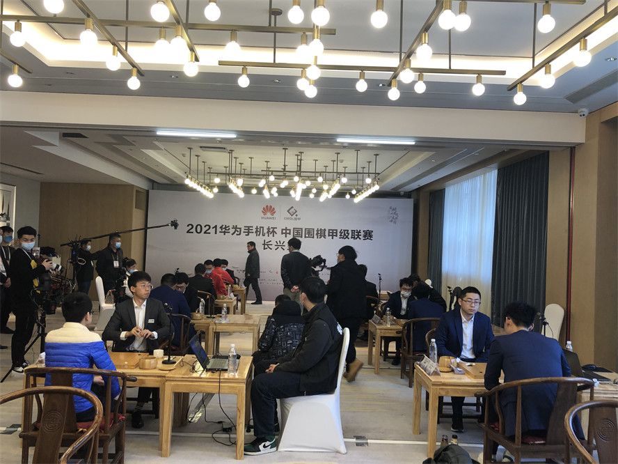 第30分钟，切尔西右路加拉格尔下底横传禁区斯特林点球点附近推射太正被门将扑出。